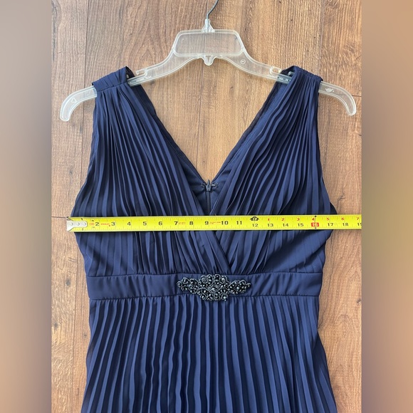Xscape formal dress navy blue pleated sleeveless straps beading size 14 wedding - Picture 12 of 14